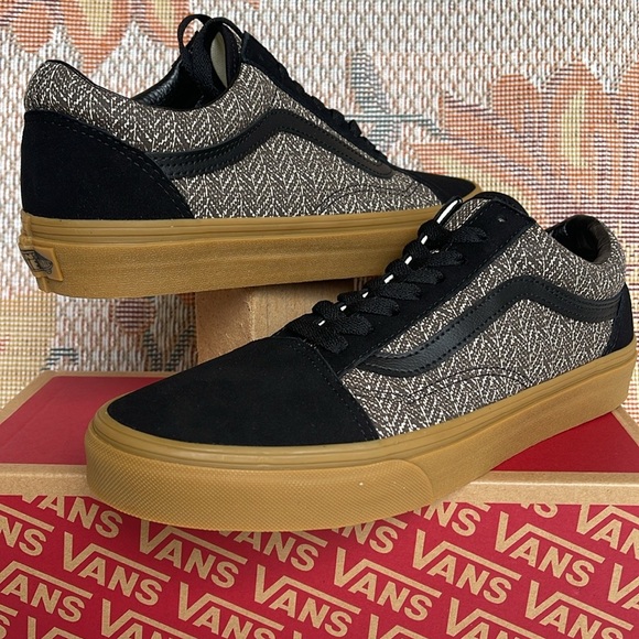 Vans Men’s Old Skool
Herringbone Black/Brown
VN000CP5YS8
Sneakers - Picture 13 of 16